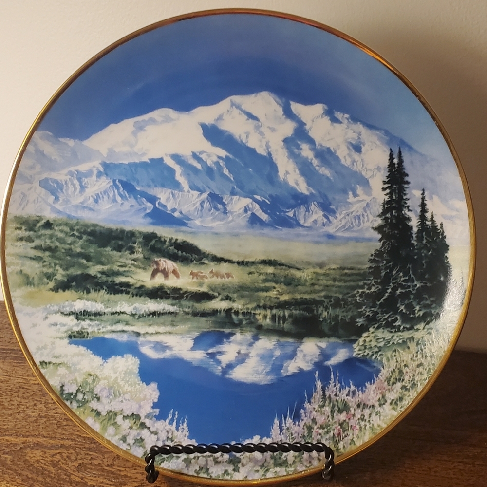Collector Plate "MOUNT McKINLEY" WITH A C.O.A. 1988 Hamilton Collection